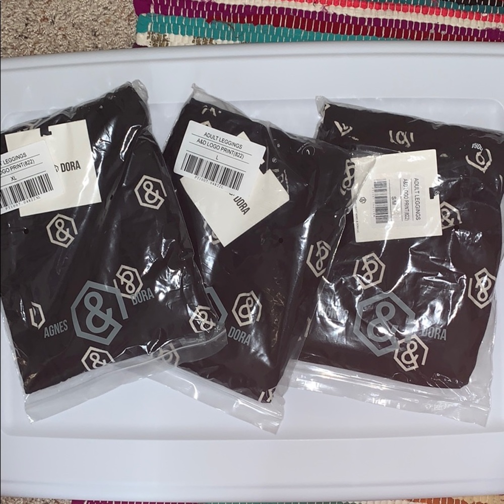 NWT Agnes & Dora Logo Leggings